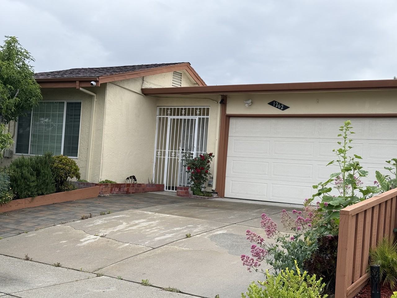 1262 Turtlerock Dr #1 - Photo 2 of 20