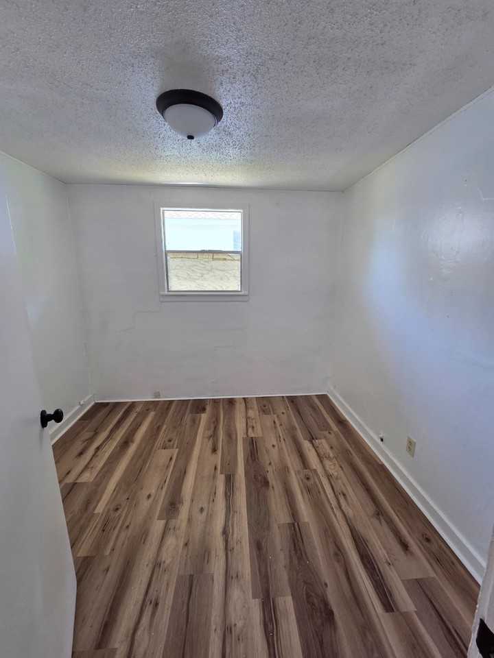 1129 Woodward Ave #1 - Photo 5 of 9