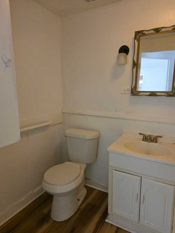 1129 Woodward Ave #1 - Photo 7 of 9