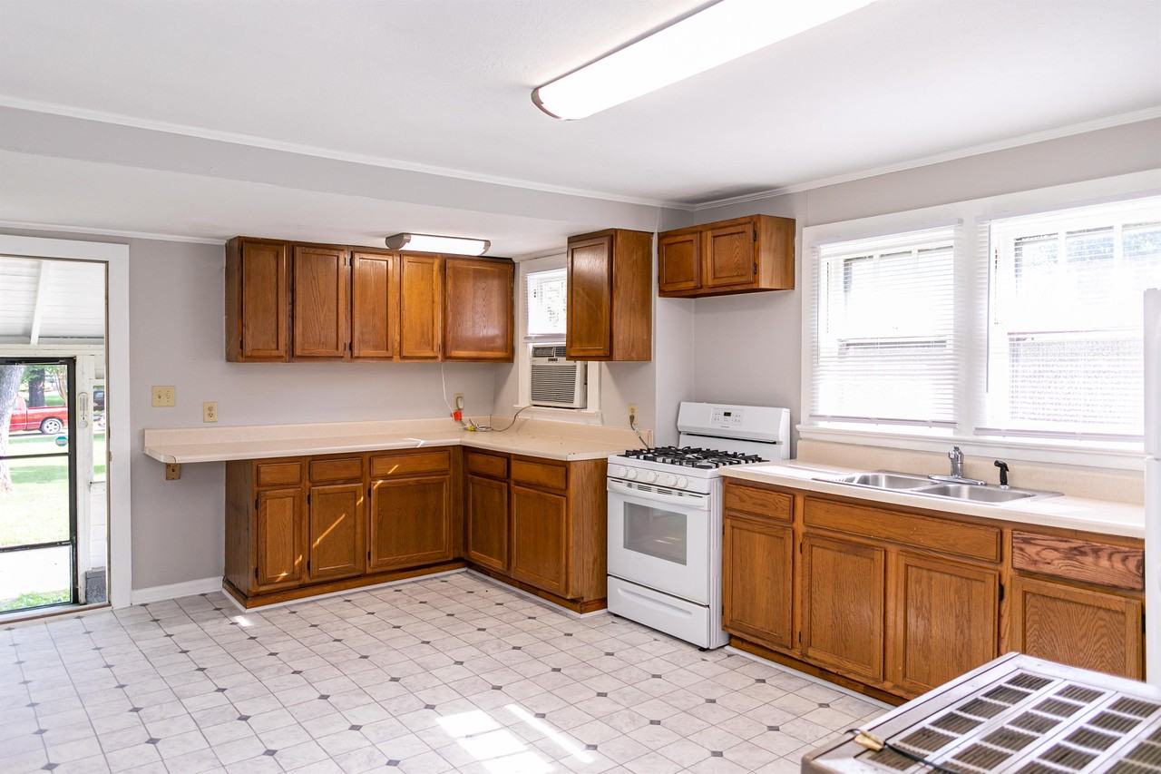 115 E Parker Rd #1 - Photo 3 of 14