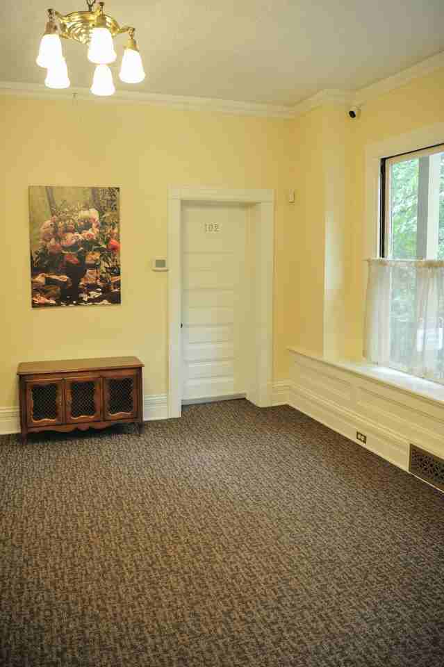 916 Sw King Ave #103 - Photo 6 of 8