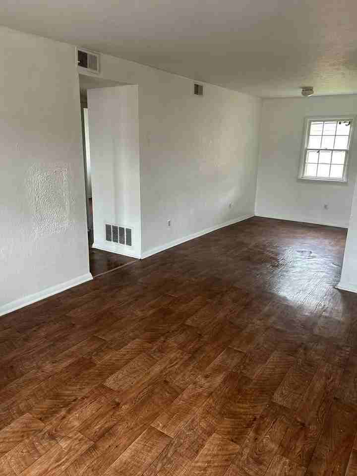 800 Oakwood St #22D