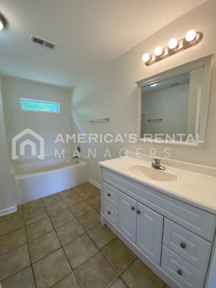 21880 Eastern Valley Rd - Photo 7 of 25
