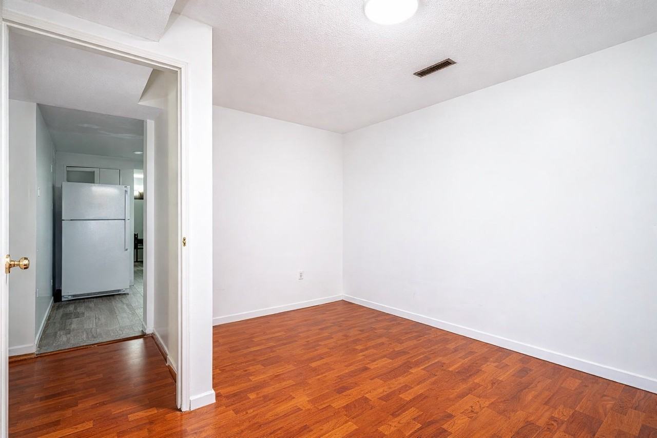 32855 Harwood Cres #BS - Photo 5 of 10