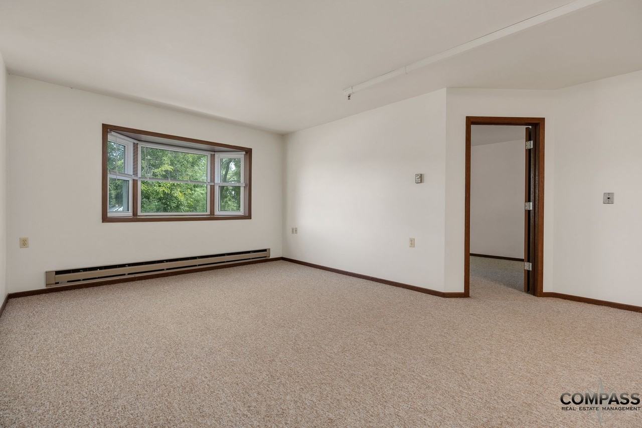 610 Gray St Apartments - Photo 5 of 36