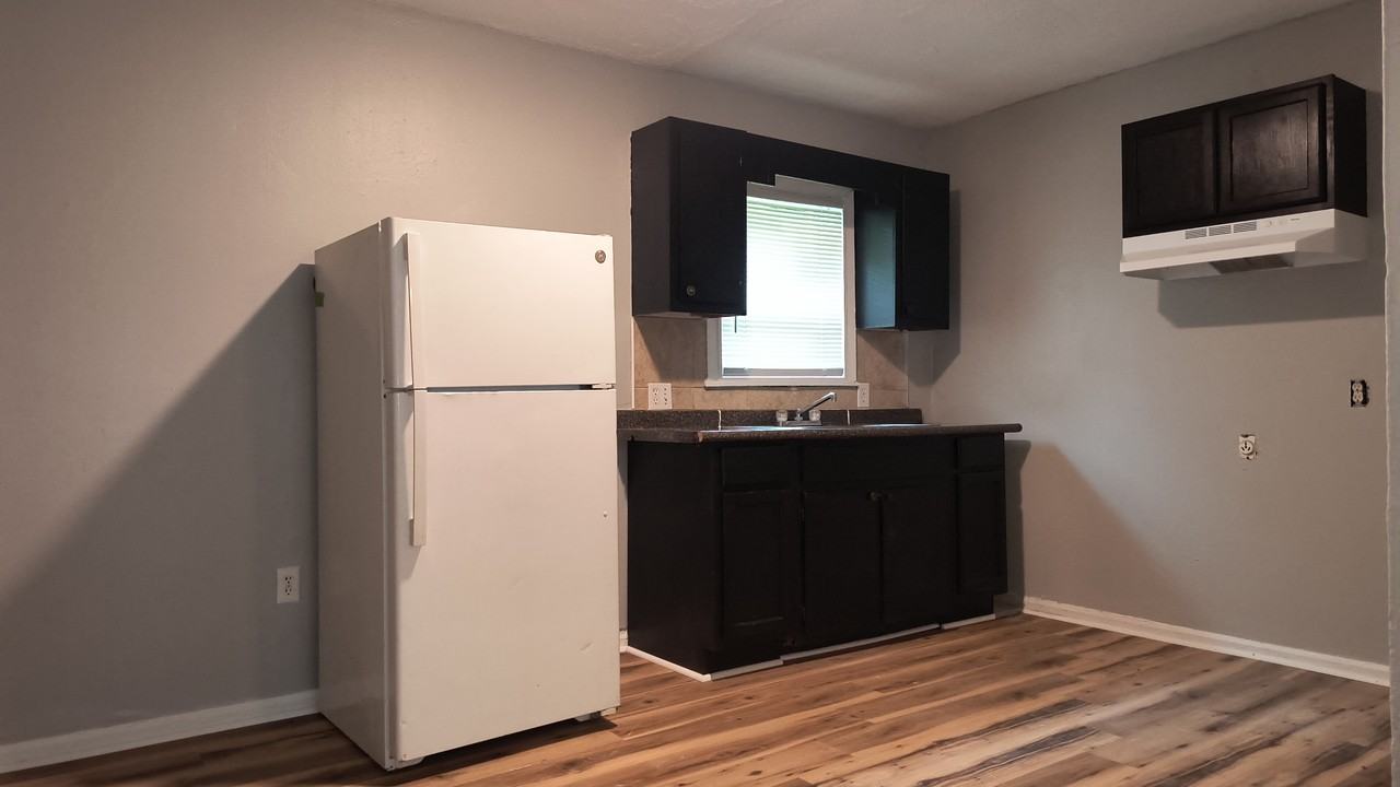 1107 S Cypress St #1 - Photo 2 of 10