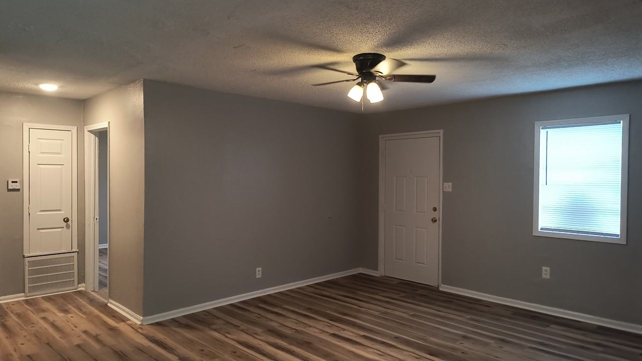 1107 S Cypress St #1 - Photo 5 of 10