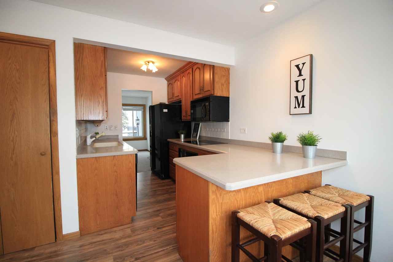 493 Shadow Lake Bay - 1 #1 - Photo 6 of 17