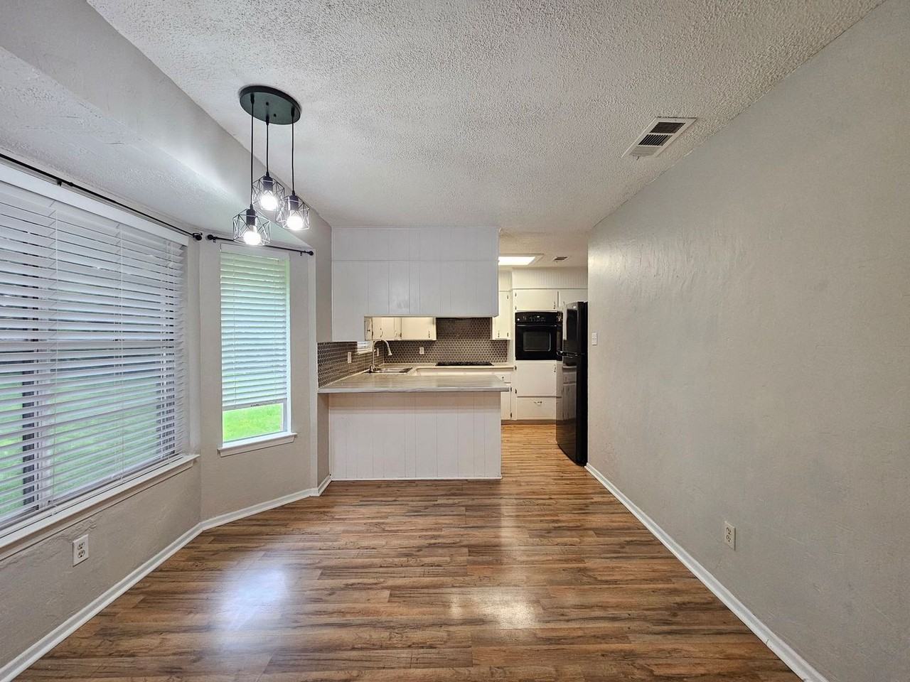 2301 Zinnia Ct - Photo 4 of 25