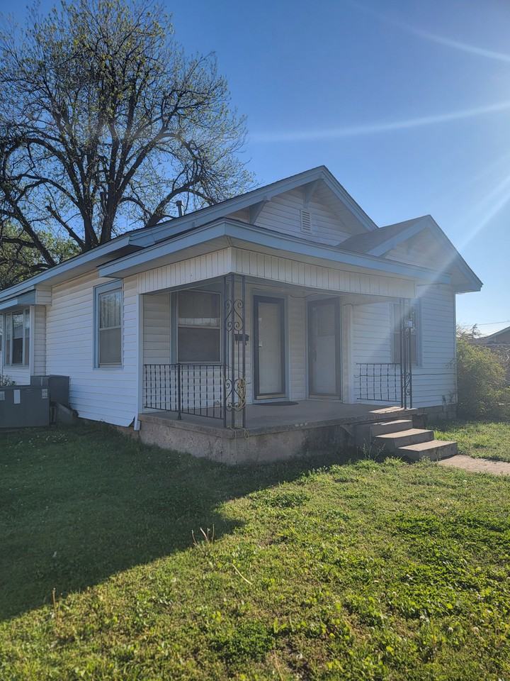 2215 E Elm Ave #1 - Photo 2 of 19