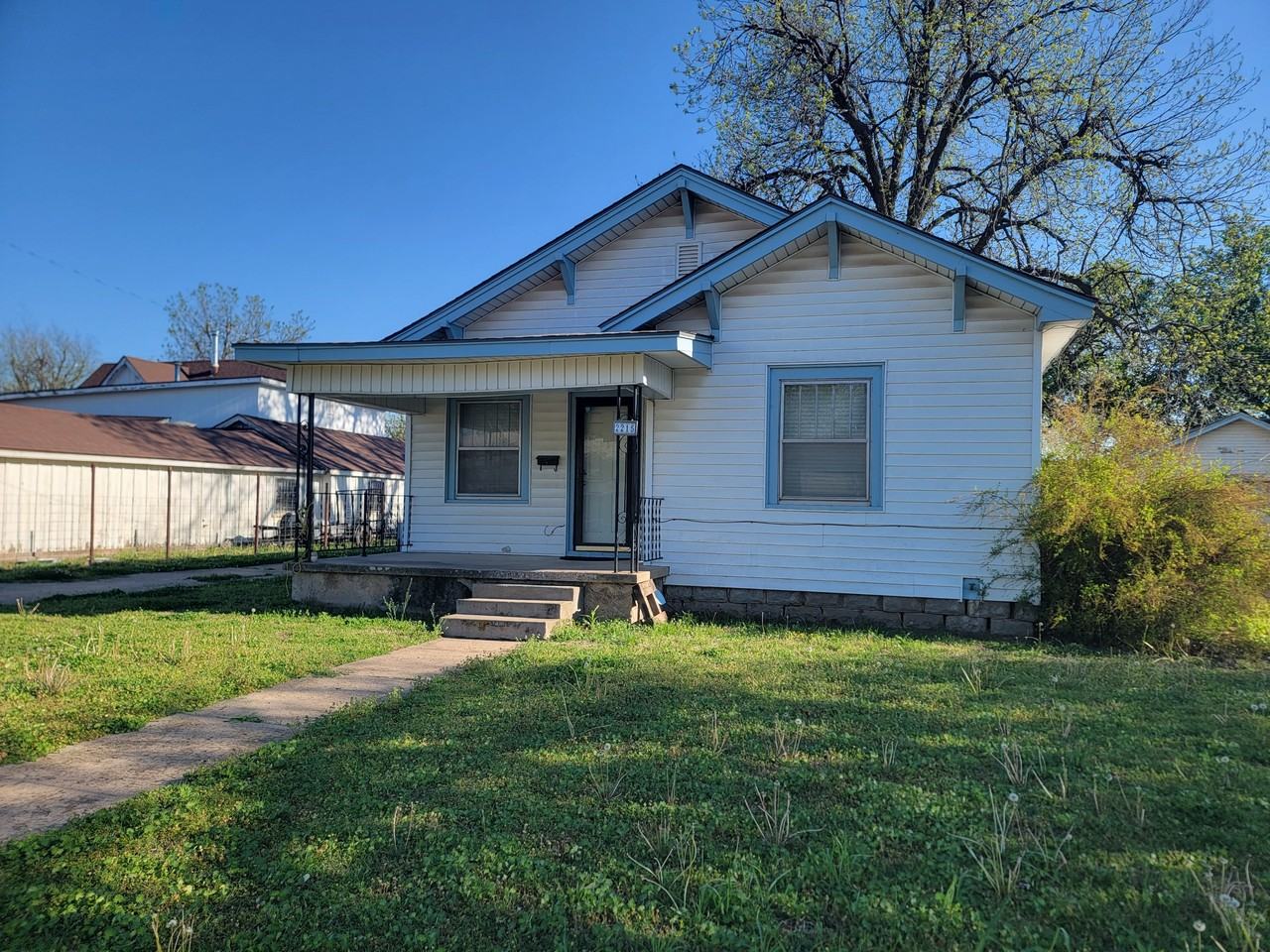 2215 E Elm Ave #1 - Photo 3 of 19