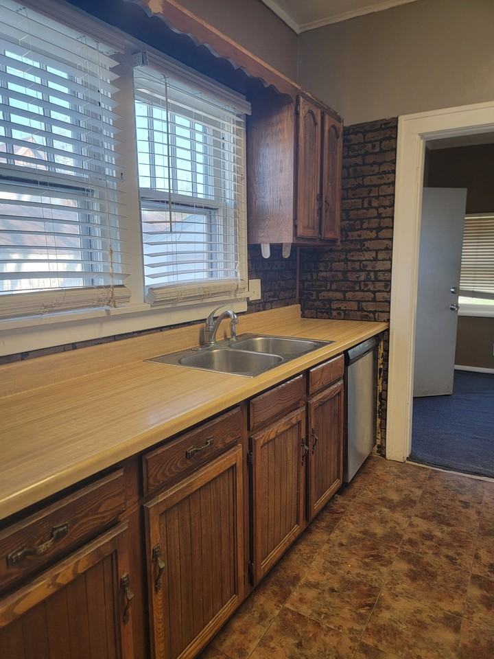 2215 E Elm Ave #1 - Photo 6 of 19