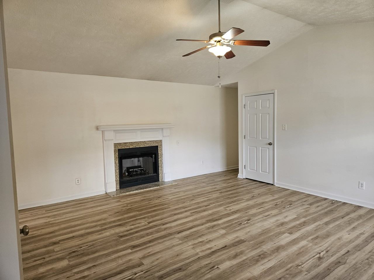 908 Broadmore Dr #1 - Photo 4 of 22