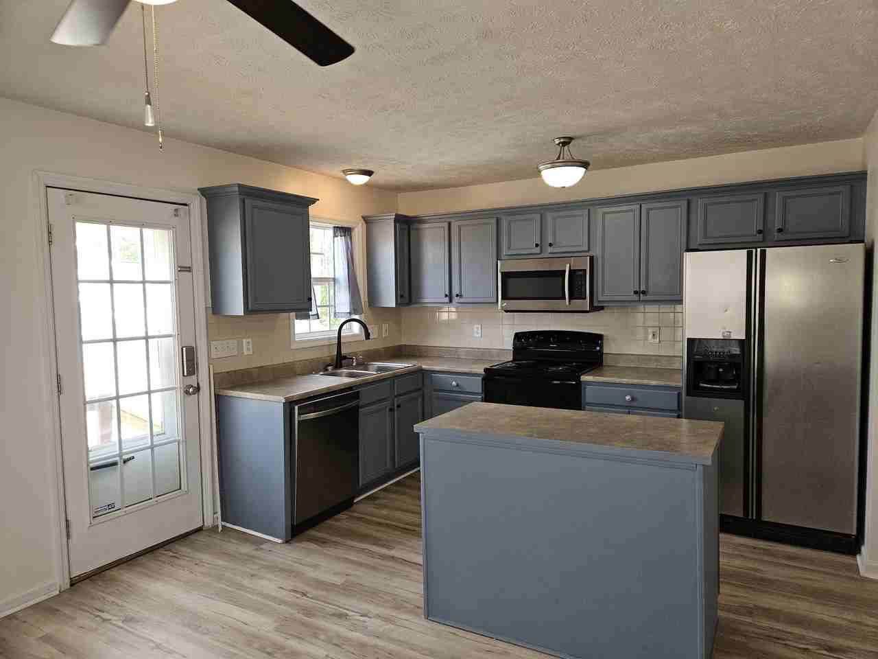 908 Broadmore Dr #1 - Photo 7 of 22