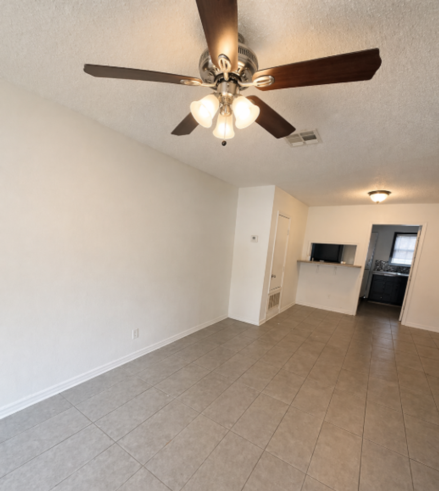 1804 Stewart St - Photo 3 of 10