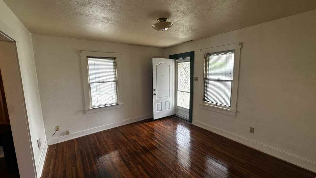 910 E 3rd Ave #1 - Photo 2 of 9