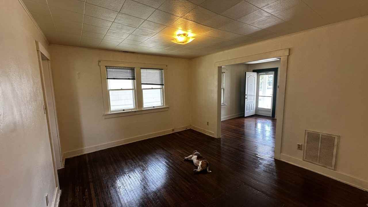 910 E 3rd Ave #1 - Photo 4 of 9