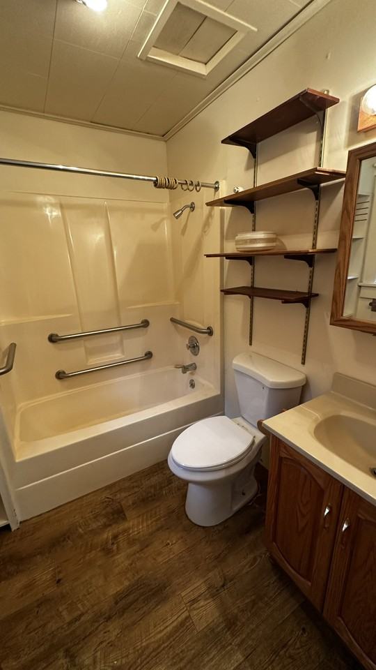 910 E 3rd Ave #1 - Photo 6 of 9