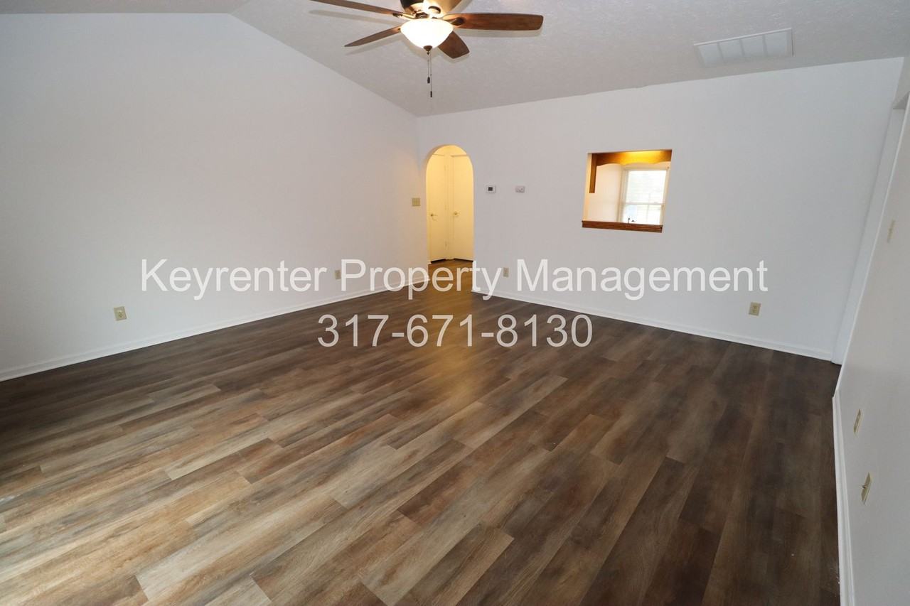 11156 Fall Dr - Photo 3 of 16