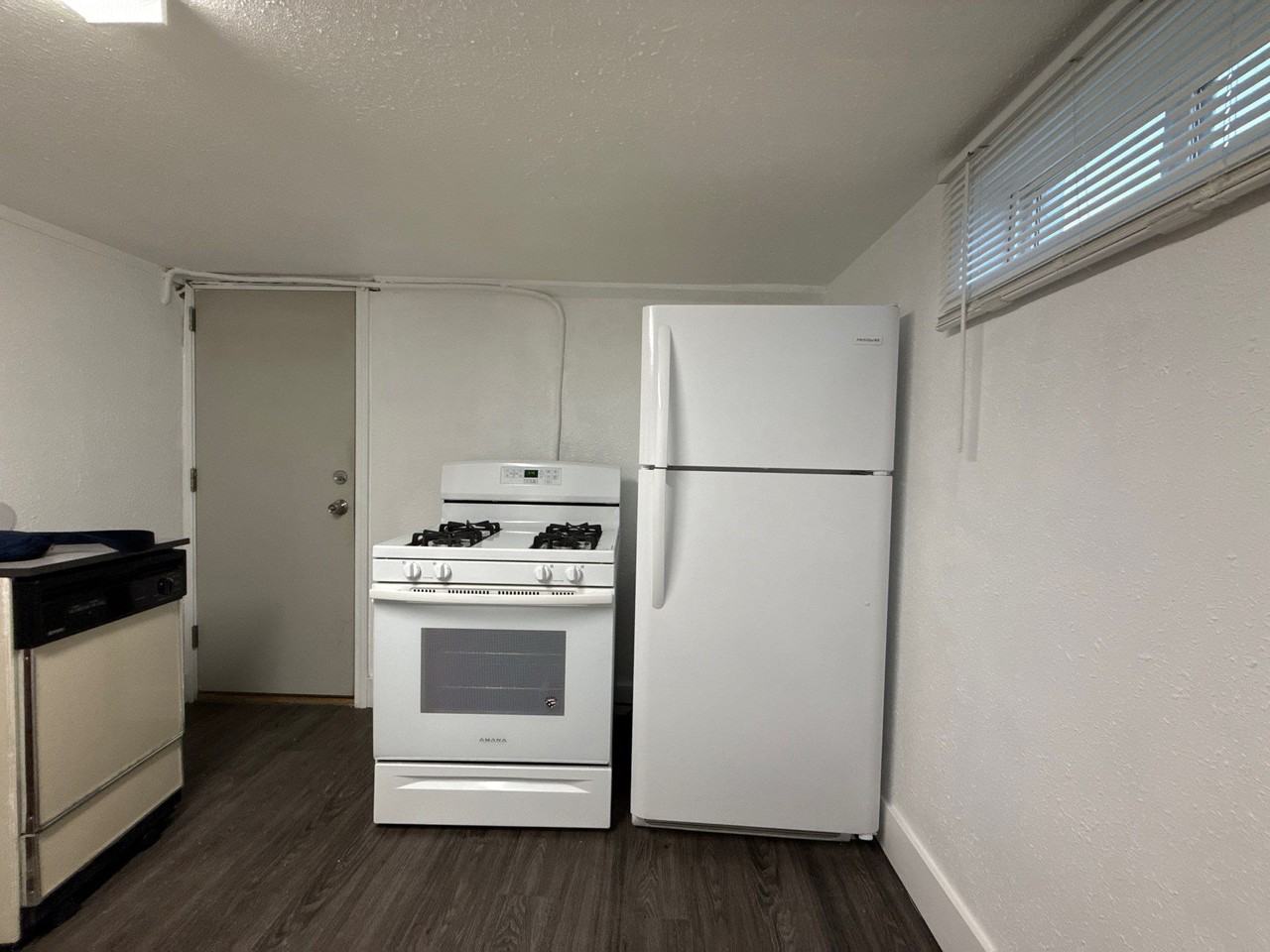 748 1/2 Cook AveUnit B #2 - Photo 3 of 12