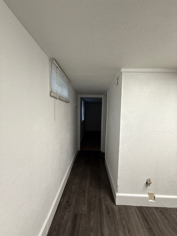 748 1/2 Cook AveUnit B #2 - Photo 4 of 12