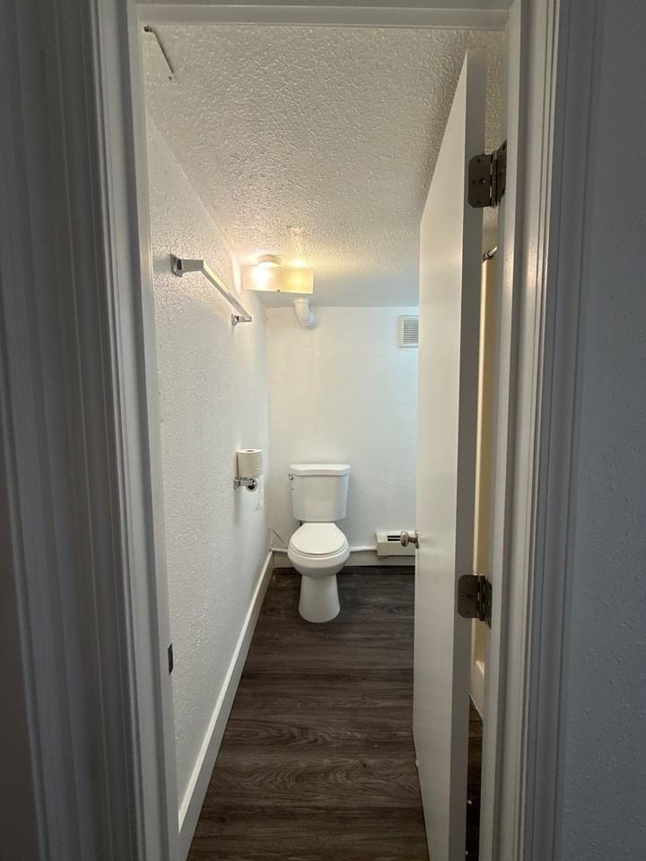 748 1/2 Cook AveUnit B #2 - Photo 5 of 12