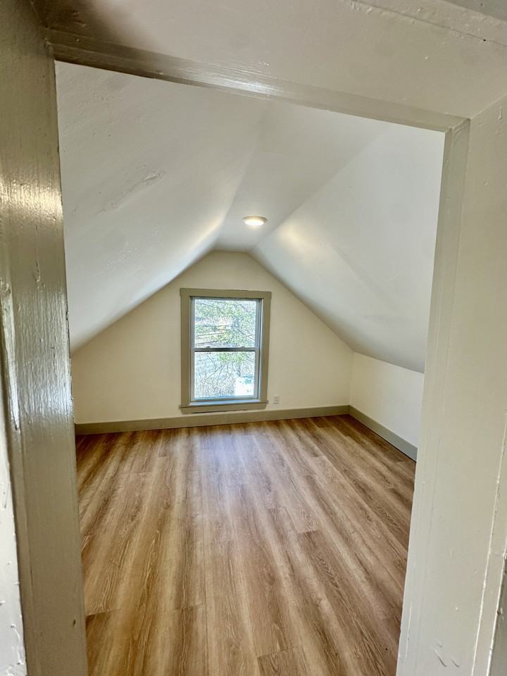 1080 S Main St #1 - Photo 5 of 9