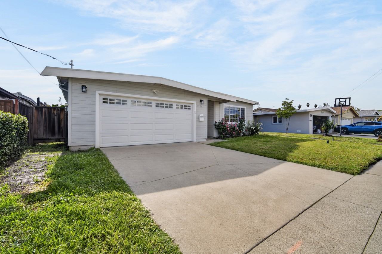 42645 Newport Dr #1 - Photo 2 of 10