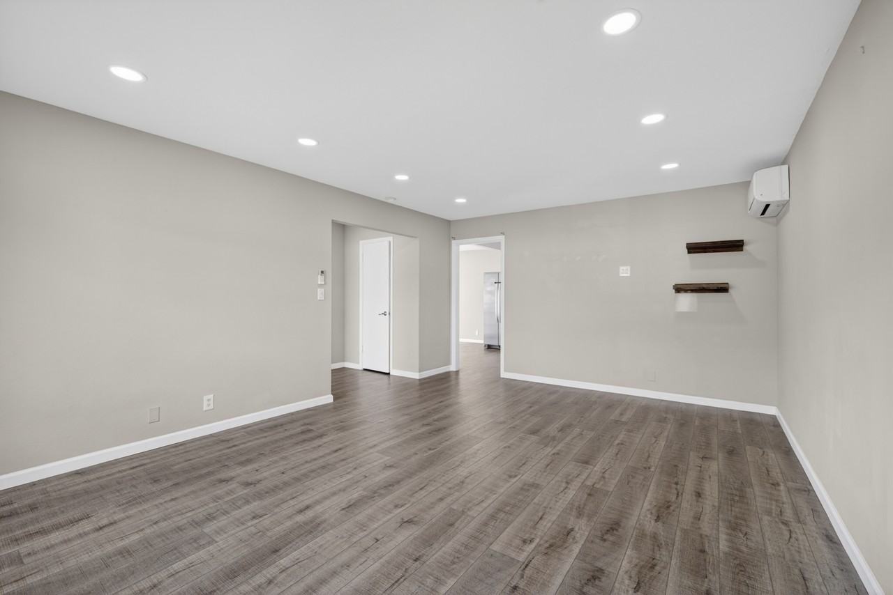 42645 Newport Dr #1 - Photo 3 of 10