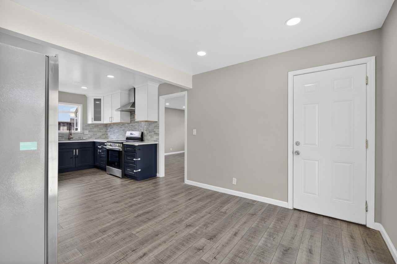 42645 Newport Dr #1 - Photo 4 of 10