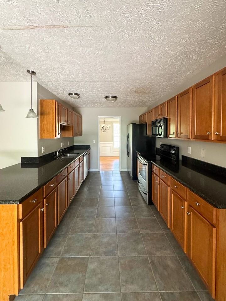 39 Lakeland Prt - Photo 7 of 32