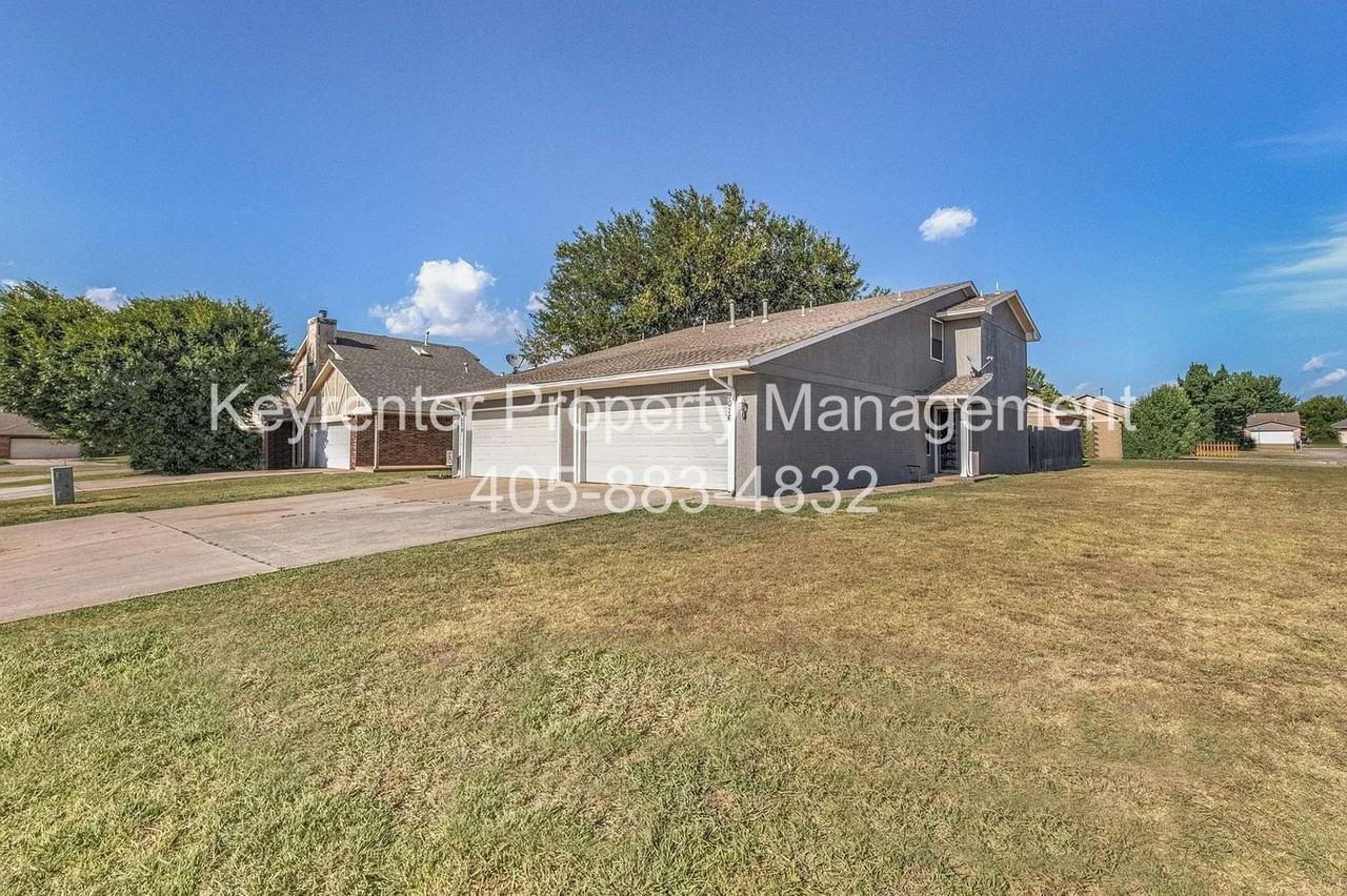 9016 9016 - 9020 N Rockwell Dr - 9020 #9020 - Photo 2 of 20