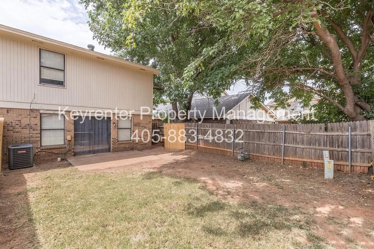 9016 9016 - 9020 N Rockwell Dr - 9020 #9020 - Photo 4 of 20