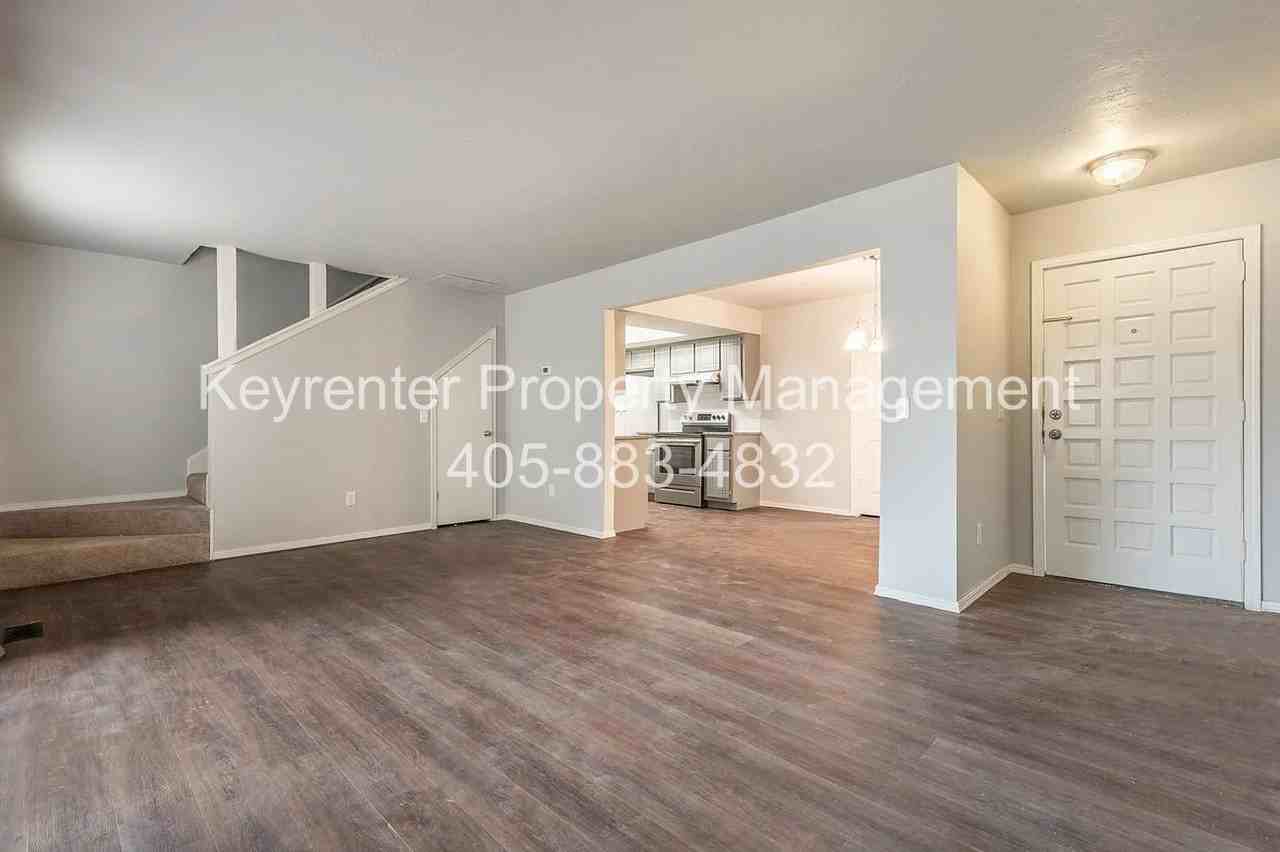 9016 9016 - 9020 N Rockwell Dr - 9020 #9020 - Photo 5 of 20