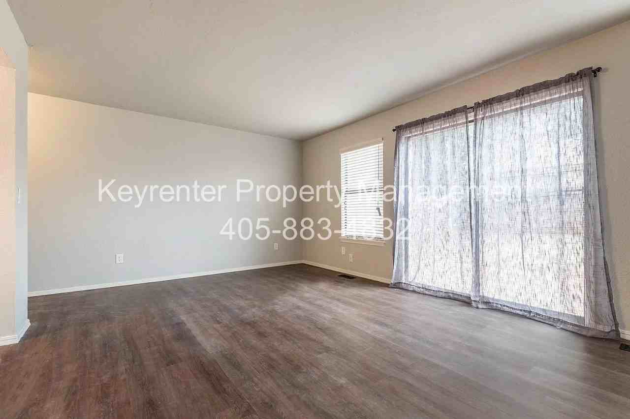 9016 9016 - 9020 N Rockwell Dr - 9020 #9020 - Photo 7 of 20
