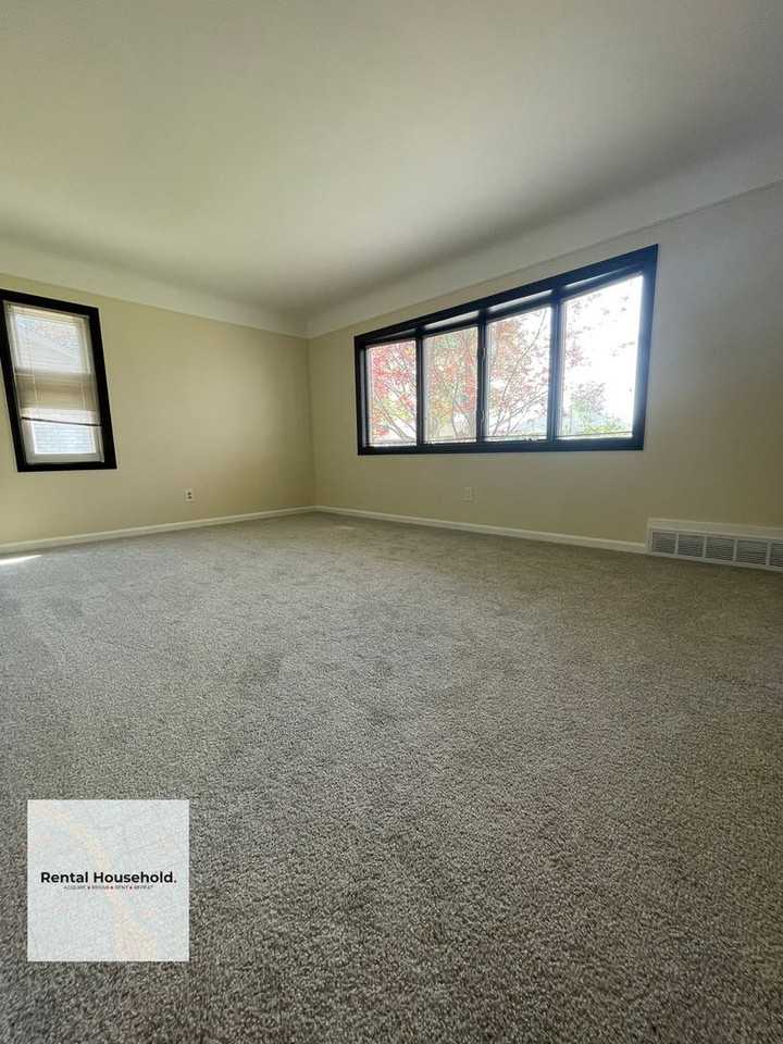 11446 Brookfield St - Photo 2 of 27