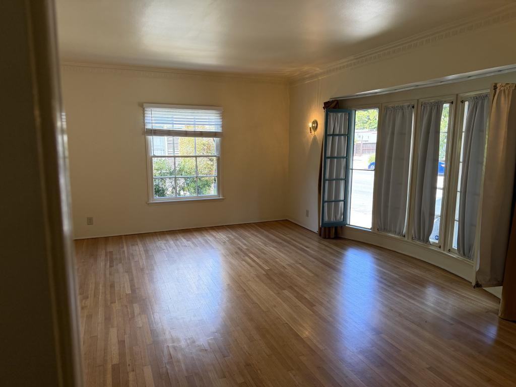 5400 Franklin Ave - Photo 4 of 30