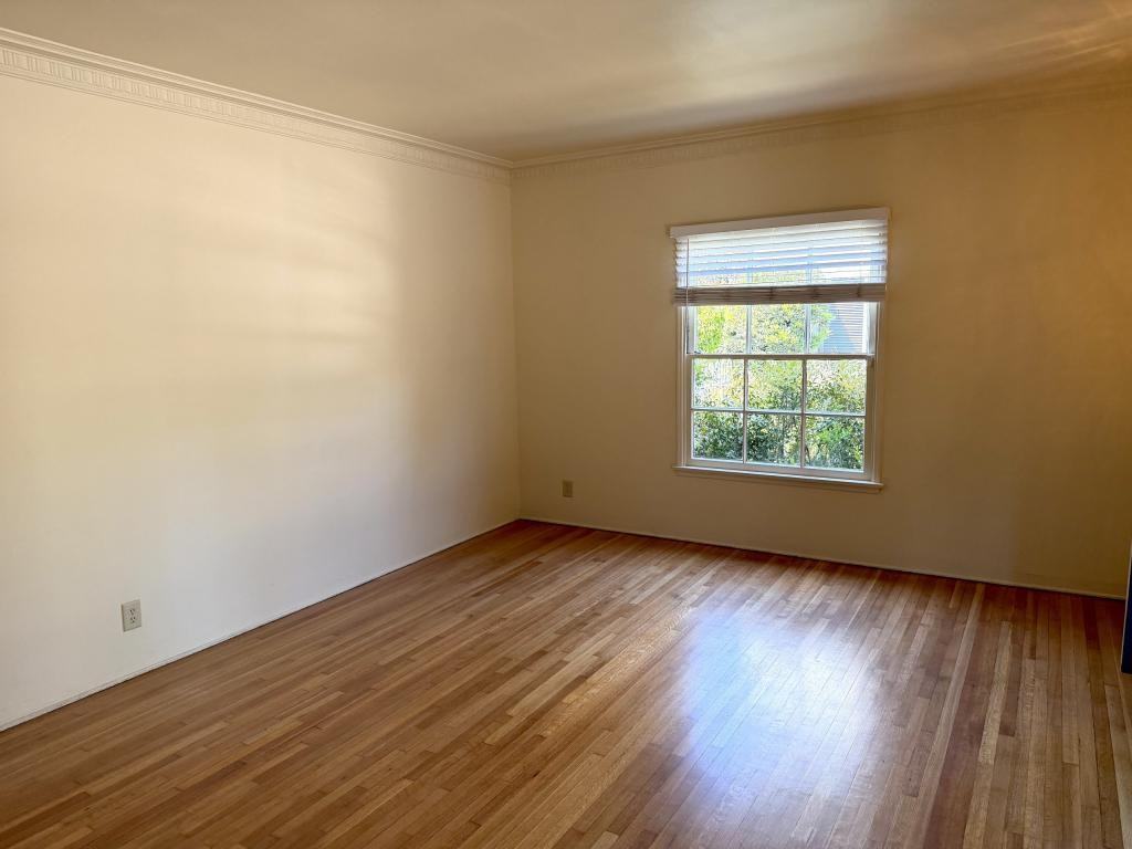 5400 Franklin Ave - Photo 5 of 30