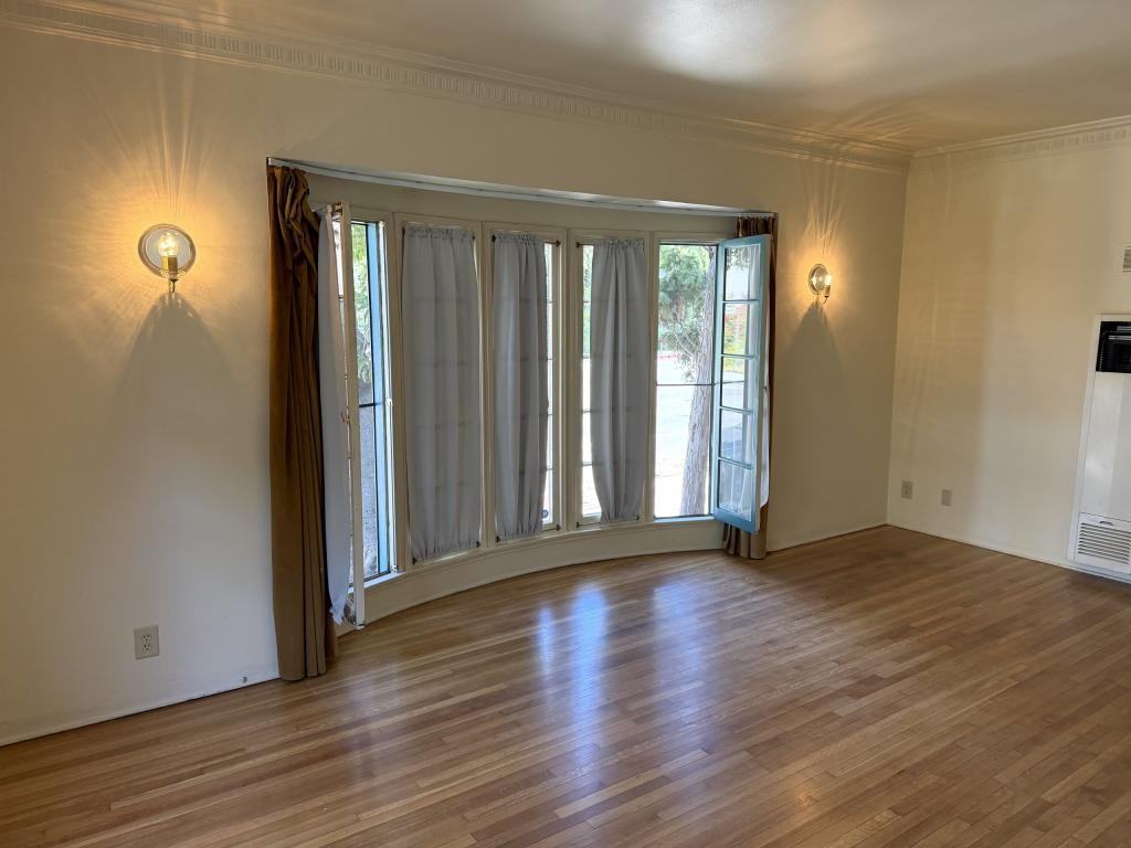 5400 Franklin Ave - Photo 6 of 30