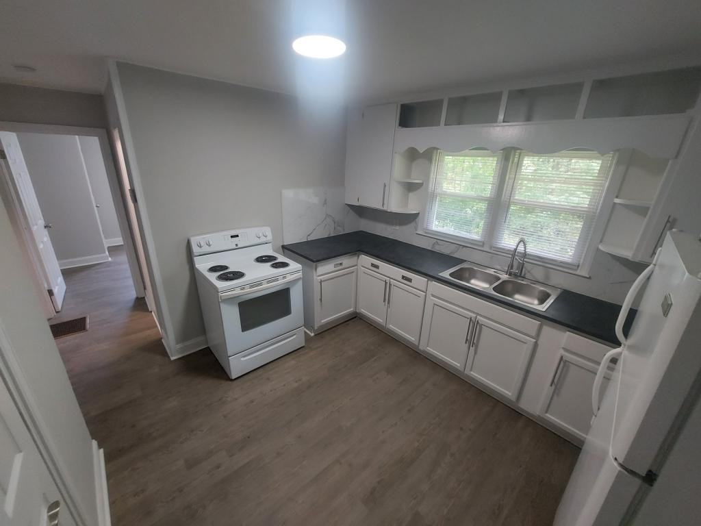 414 E Peachtree Dr - Photo 2 of 8