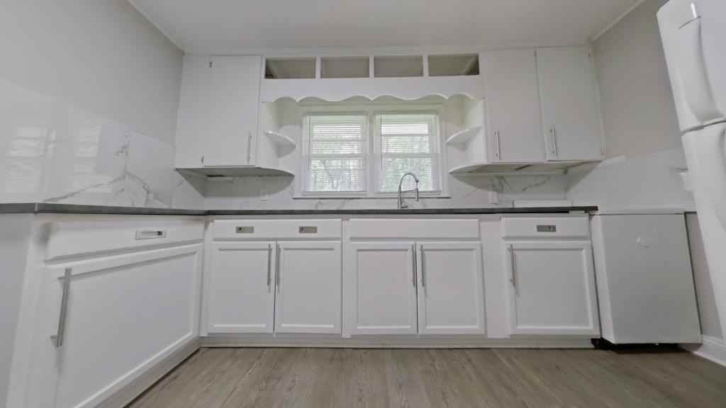 414 E Peachtree Dr - Photo 3 of 8