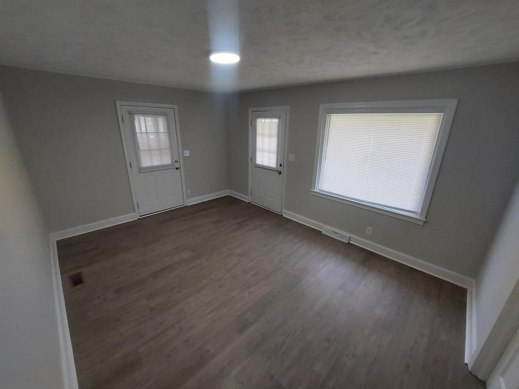 414 E Peachtree Dr - Photo 4 of 8