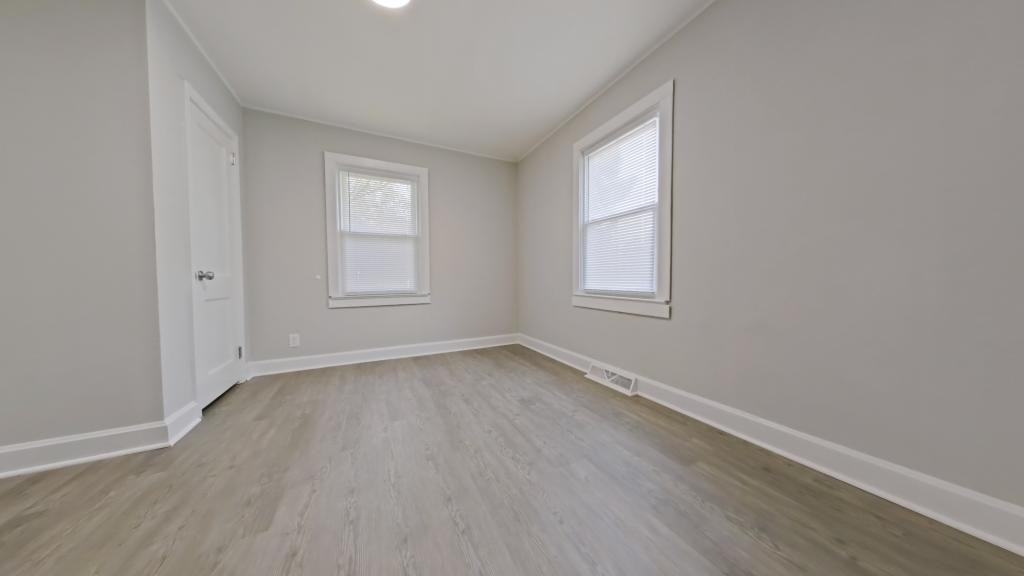 414 E Peachtree Dr - Photo 7 of 8