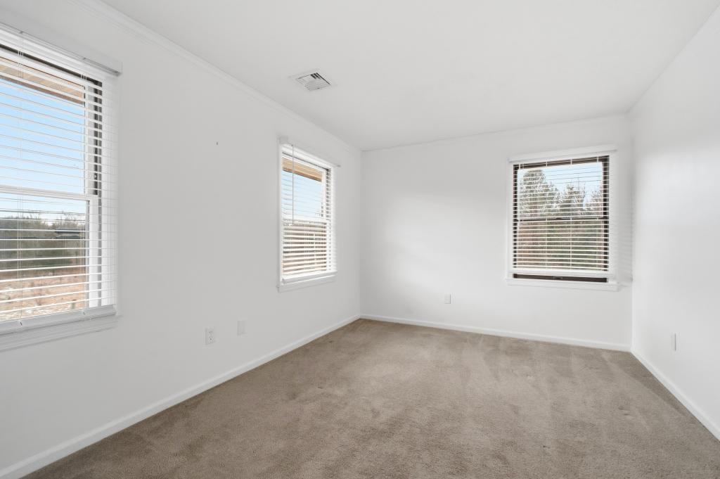100 Quarry Rd - Photo 3 of 15