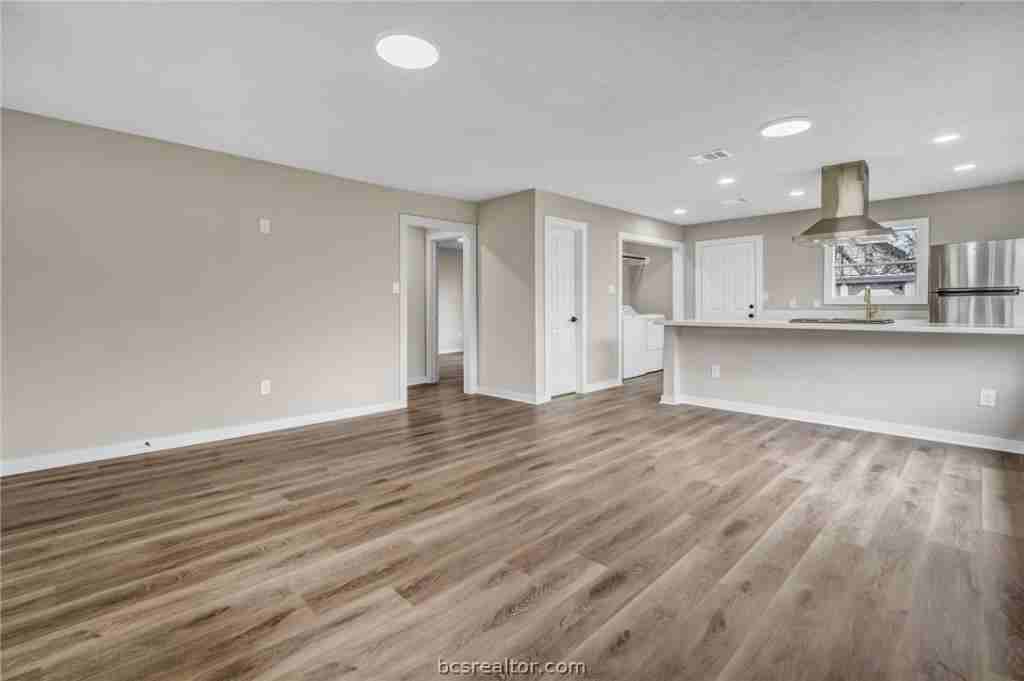 1103 Phoenix St - Photo 2 of 16