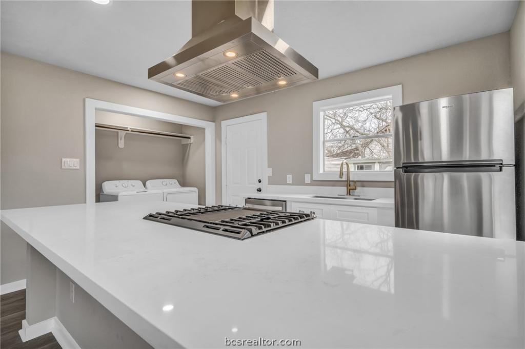 1103 Phoenix St - Photo 6 of 16