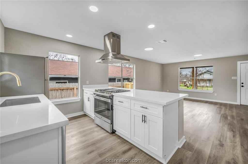 1103 Phoenix St - Photo 7 of 16