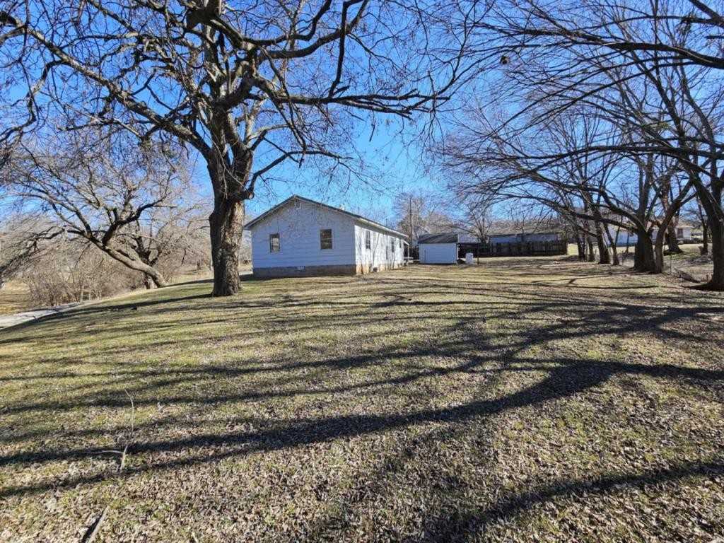 517 E Vinita Ave - Photo 2 of 22