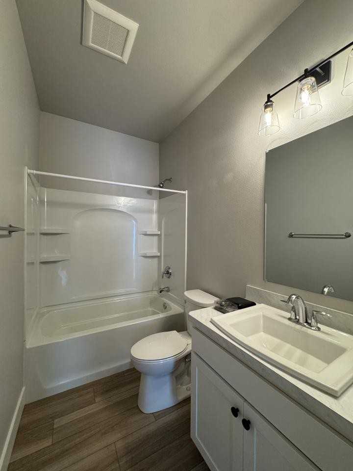 1757 St George Blvd - Photo 5 of 10