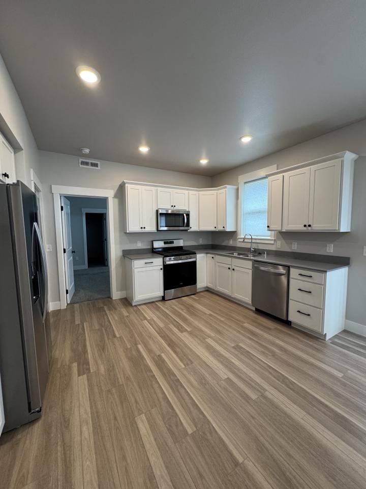 1757 St George Blvd - Photo 6 of 10